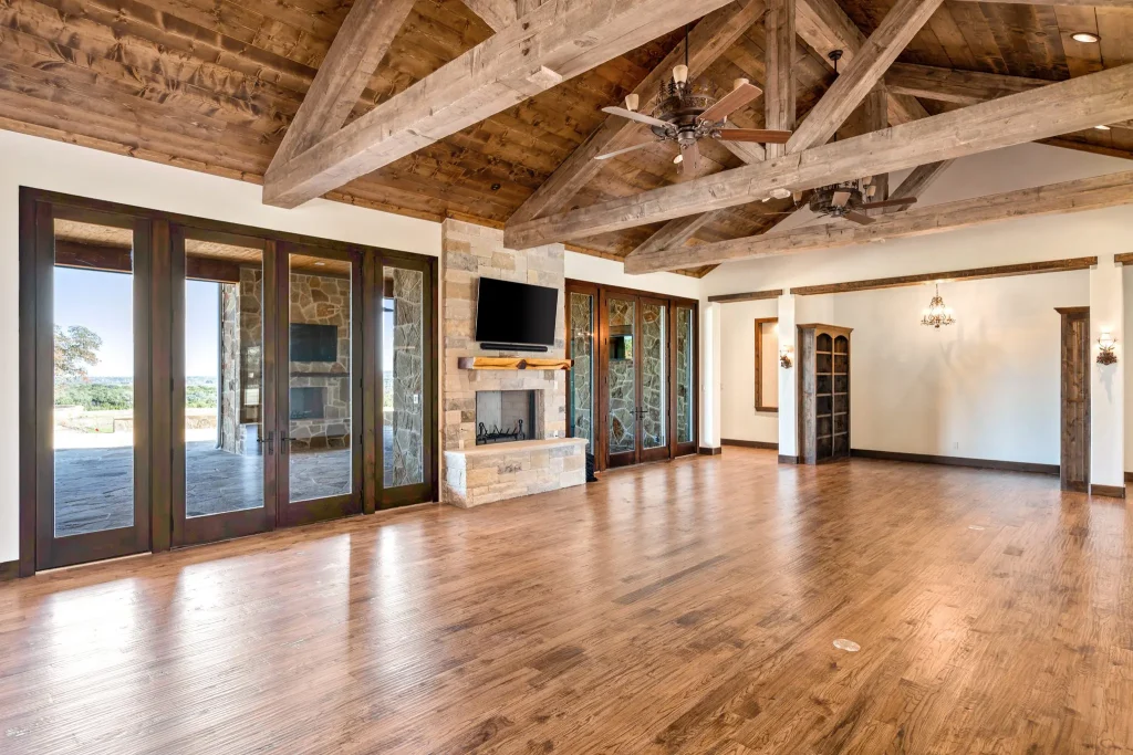 1684 N Hwy - Comanche