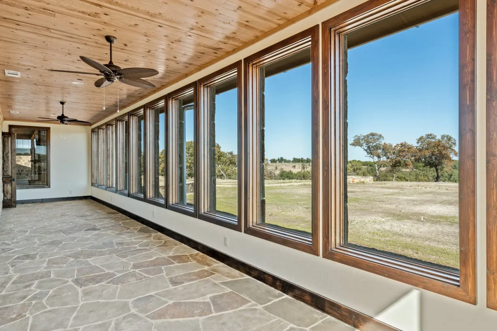 1684 N Hwy - Comanche