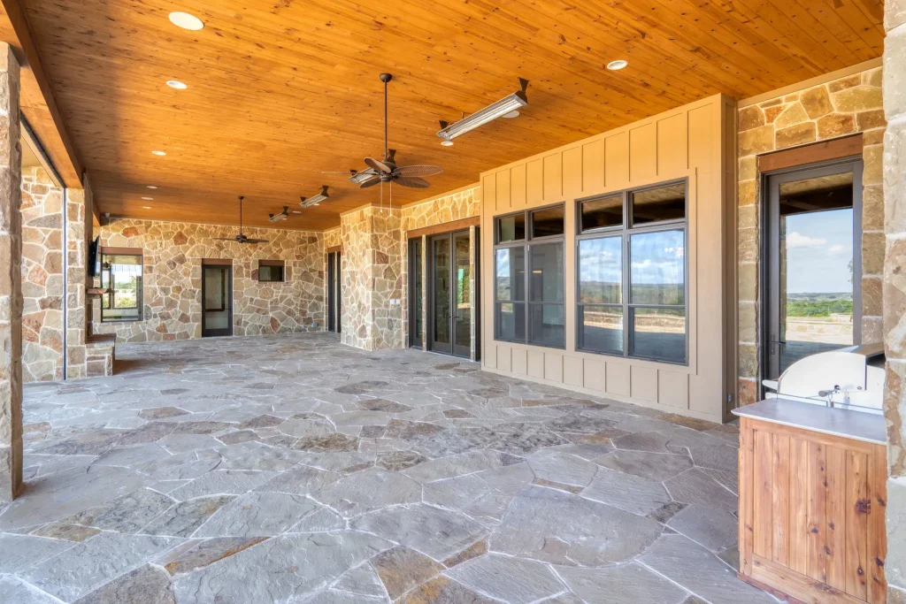 1684 N Hwy - Comanche
