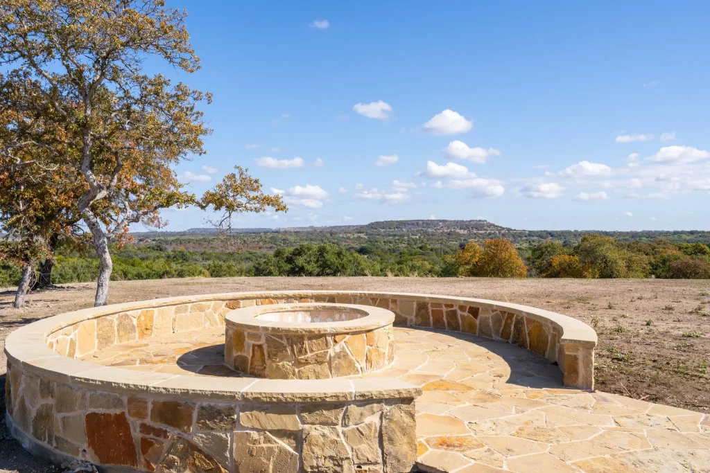 1684 N Hwy - Comanche