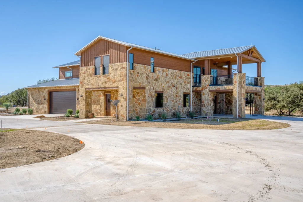 1684 N Hwy - Comanche