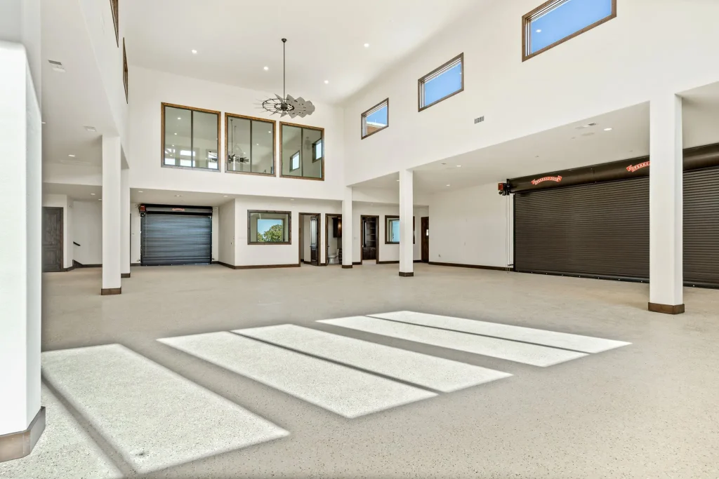 1684 N Hwy - Comanche