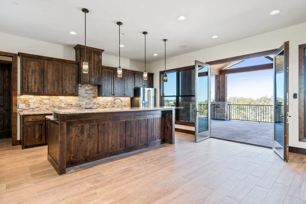 1684 N Hwy - Comanche