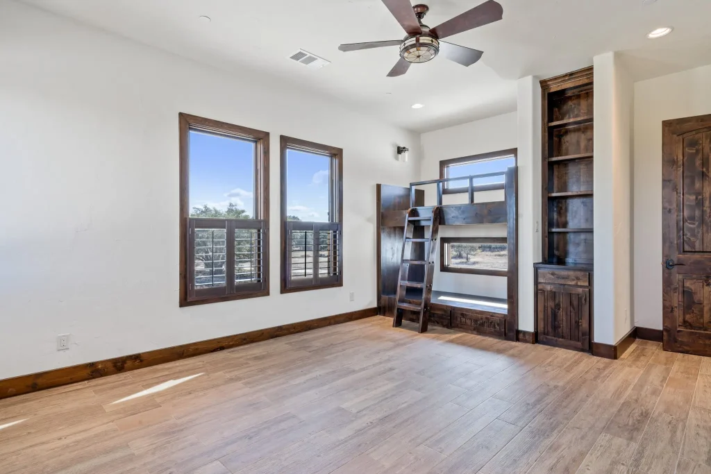 1684 N Hwy - Comanche