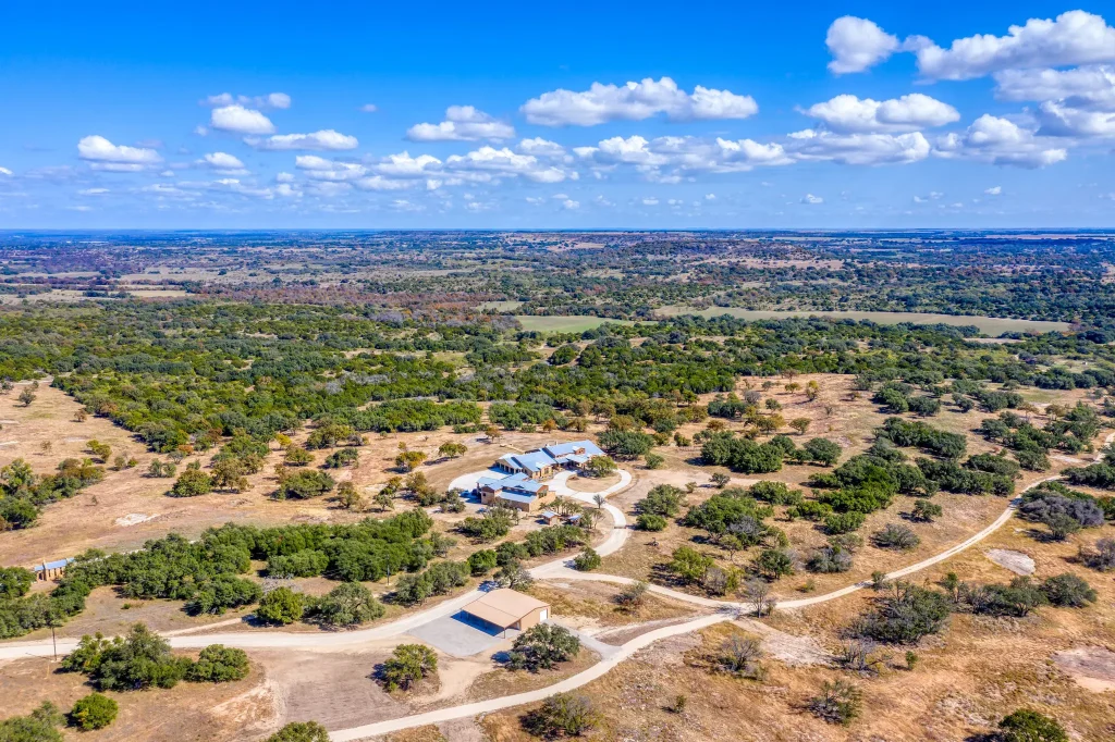 1684 N Hwy - Comanche