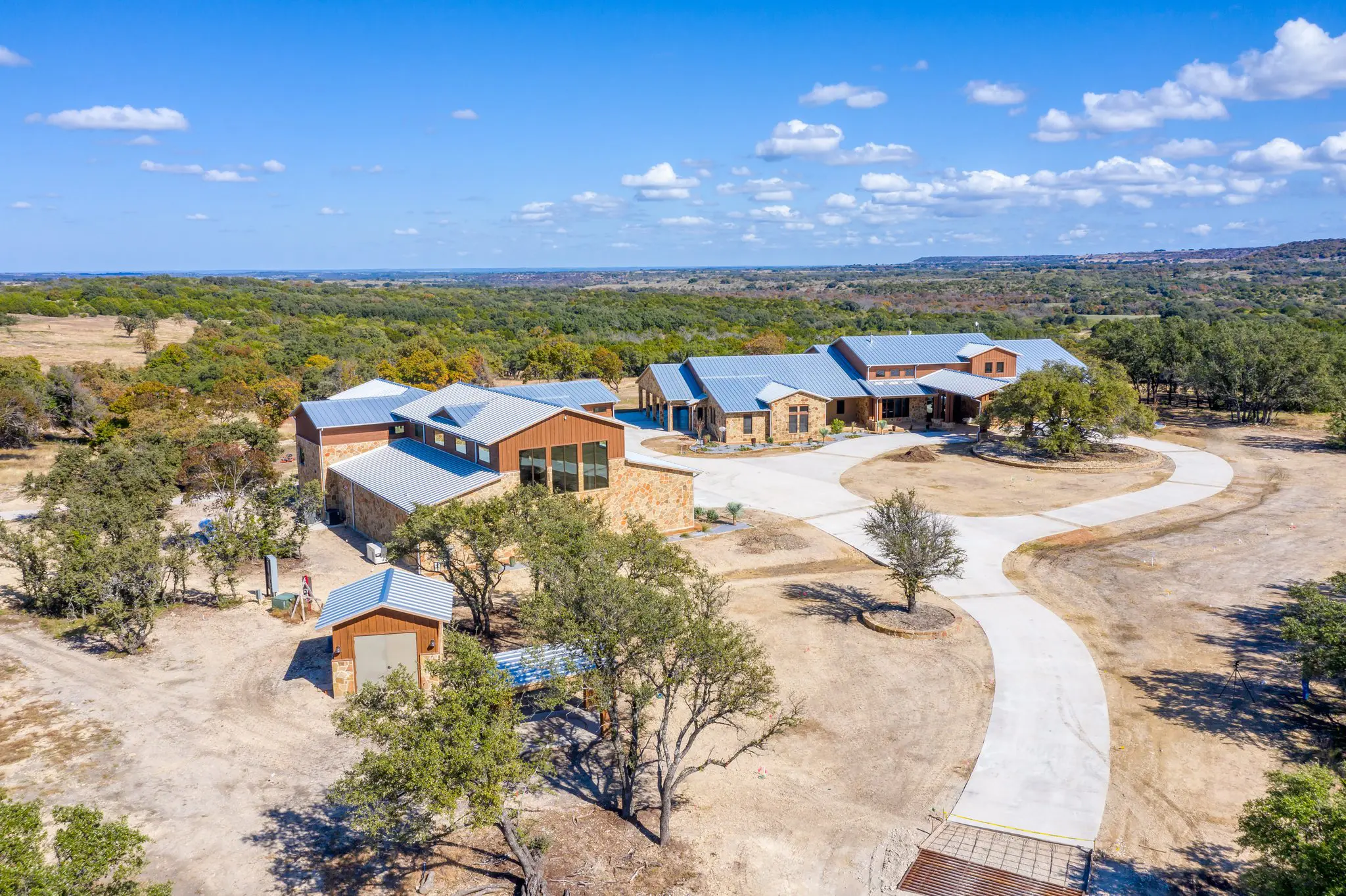 1684 N Hwy - Commanche