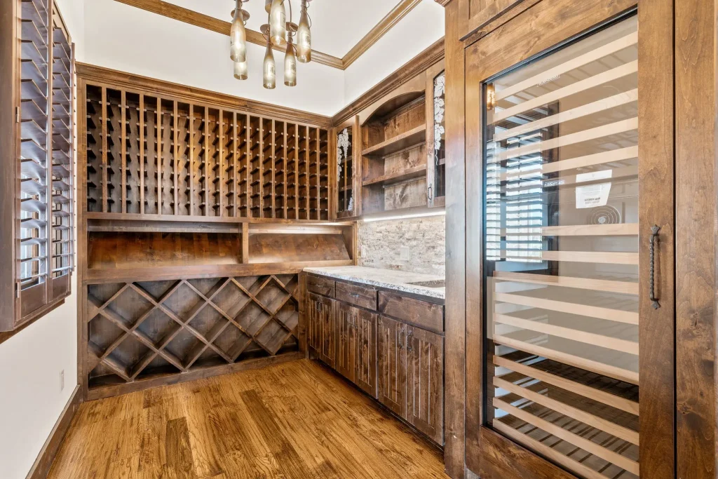 1684 N Hwy - Comanche